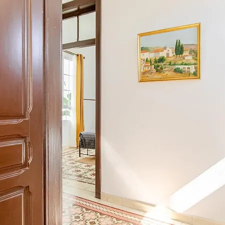 Colonial-style House In Nyaraló